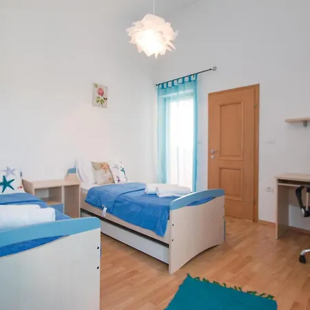 Prázdninový dům Beautiful In With Wifi *