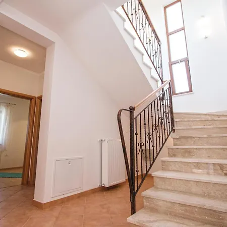 In Prázdninový dům *