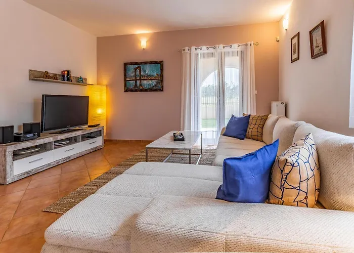 Vakantiehuis Beautiful In With Wifi *